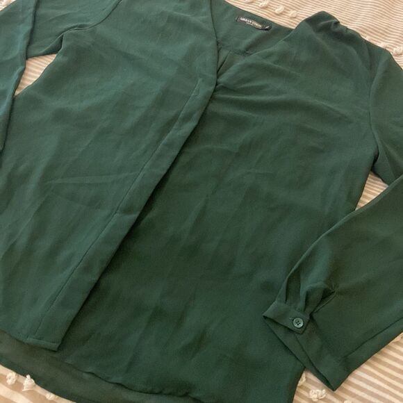 ✨5 for $15✨ Sheer Blouse - Picture 2 of 9